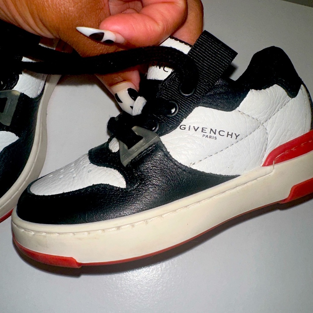 GIVENCHY BABY SHOES MADE IN FRANCE SIZE 24 OR 8 IN THE US MULTICOLOR